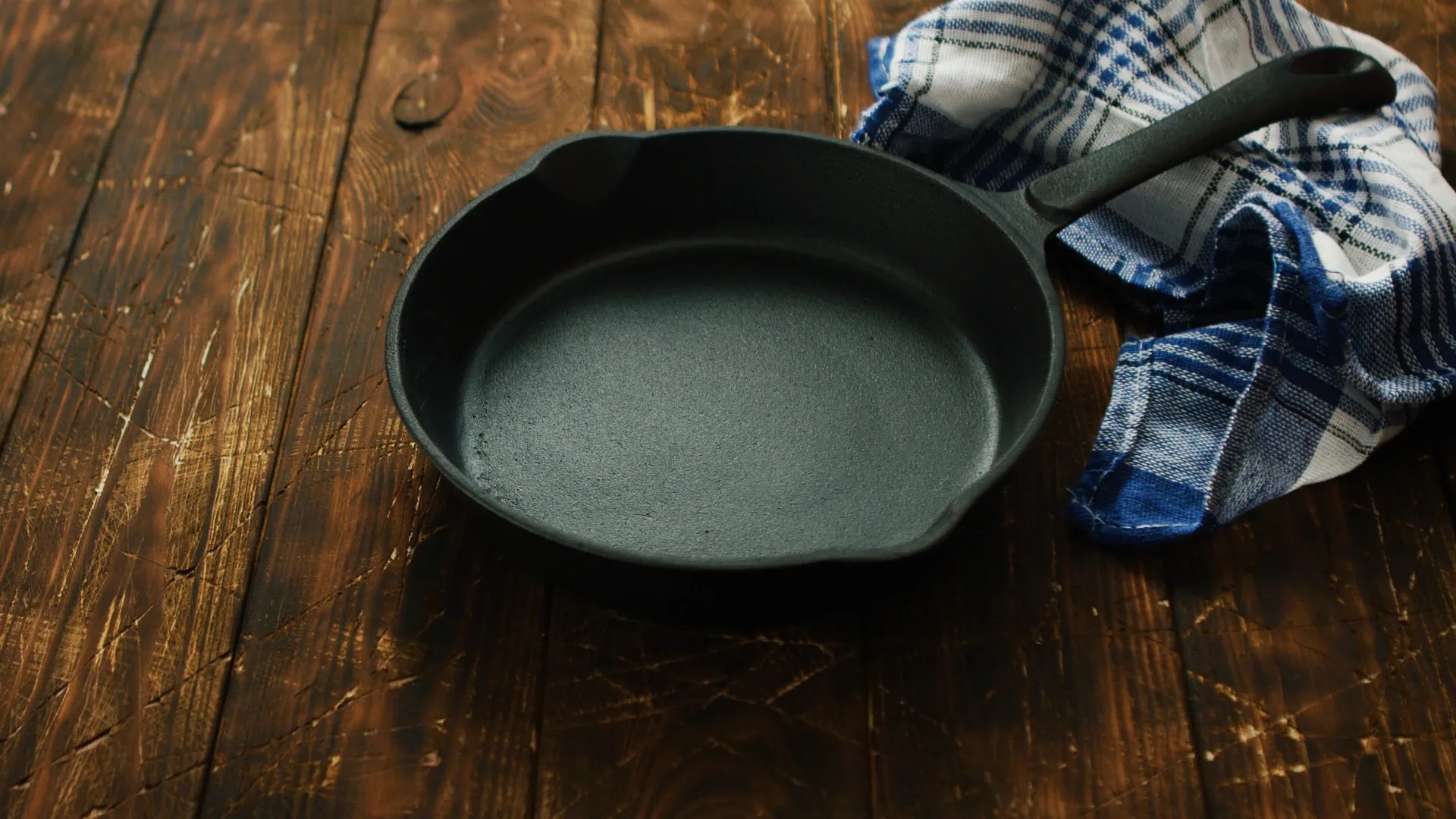 Cast Iron Skillet Value Guide: Griswold, Wagner & What They're Worth (2026)