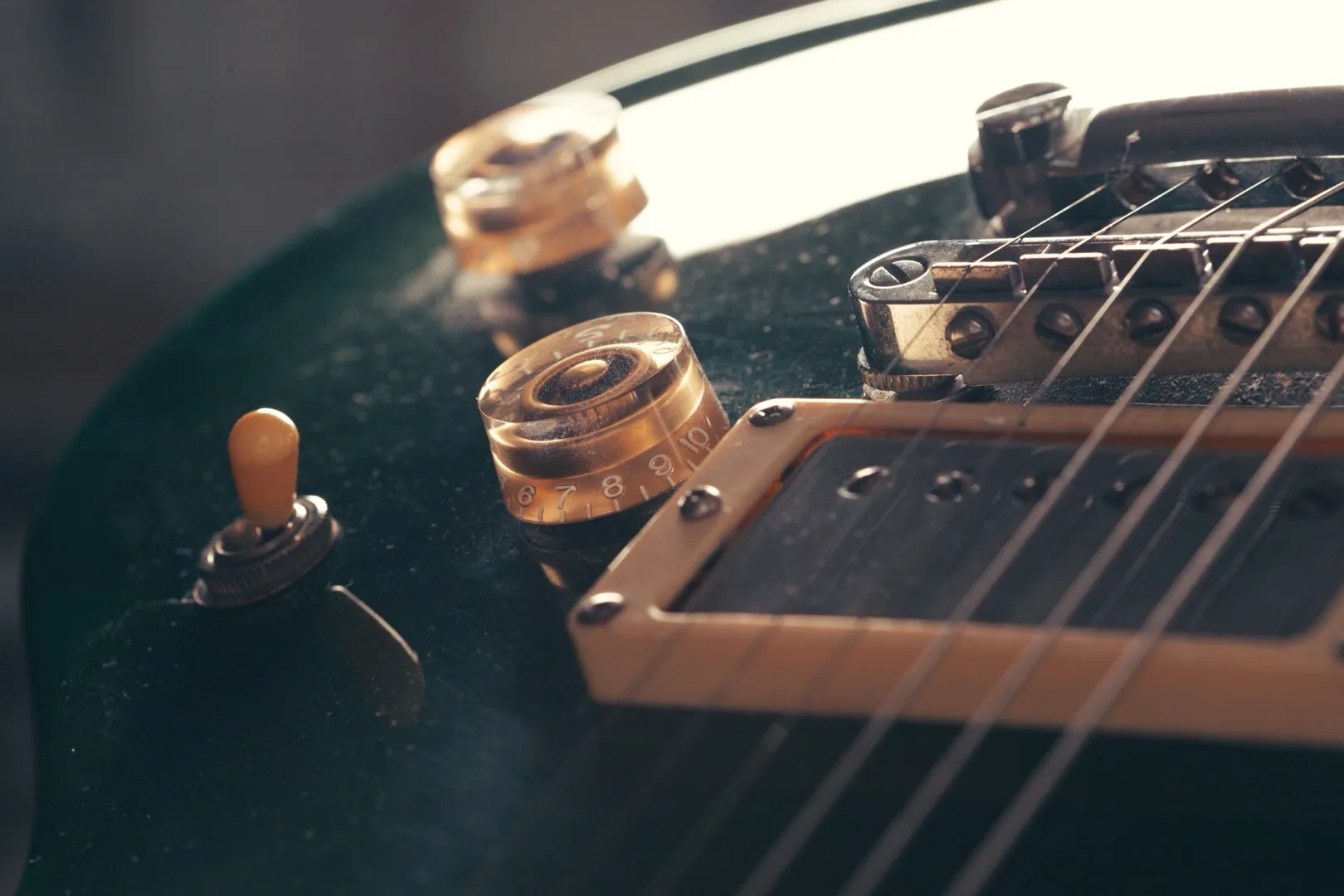 Vintage Guitar Value Guide: What Old Guitars Are Worth (2026)